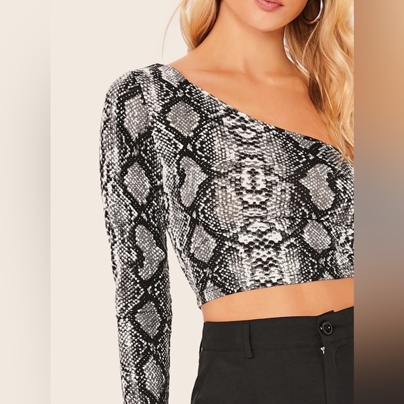 Black and white animal print crop top one shoulder medium and large NWT - Picture 4 of 12